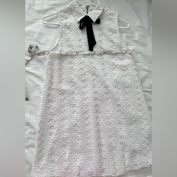 Alice + Olivia Irene Lace Dress - Picture 7 of 8